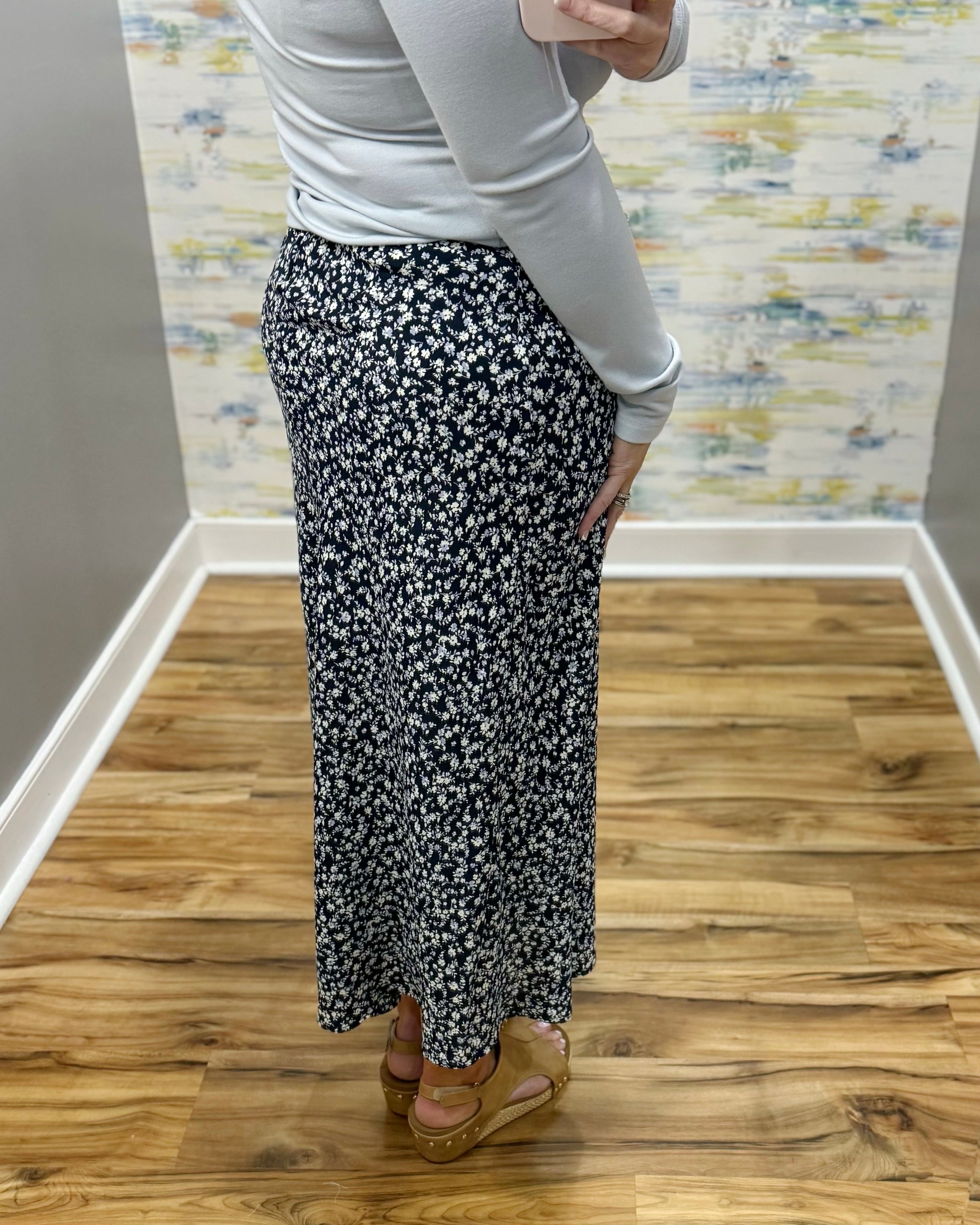 woman wearing navy blue floral midi skirt