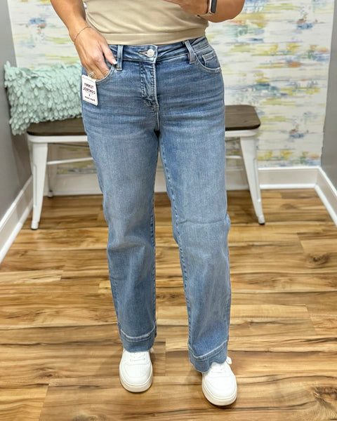 Kylie REG/CURVY Risen Straight Jeans