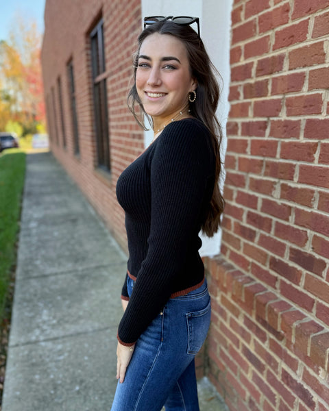 Baylee Sweetheart Neck Sweater Top in Black/Toffee