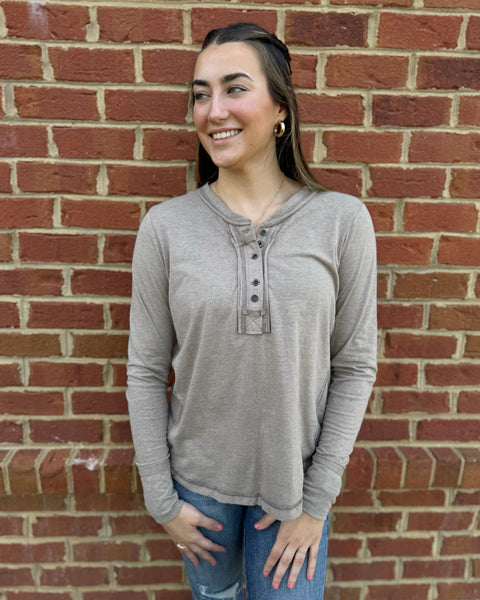 Lindsay Cotton Tee in Mocha