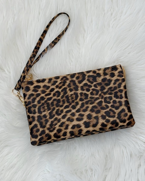 Riley Crossbody/Wristlet in Leopard