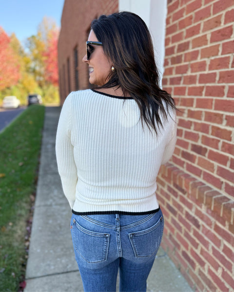 Baylee Sweetheart Neck Sweater Top in Cream/Black