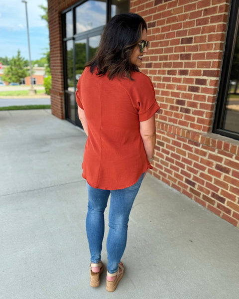 Rylee REG/CURVY Blouse in Rust