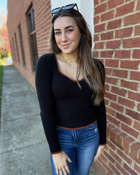 Baylee Sweetheart Neck Sweater Top in Black/Toffee