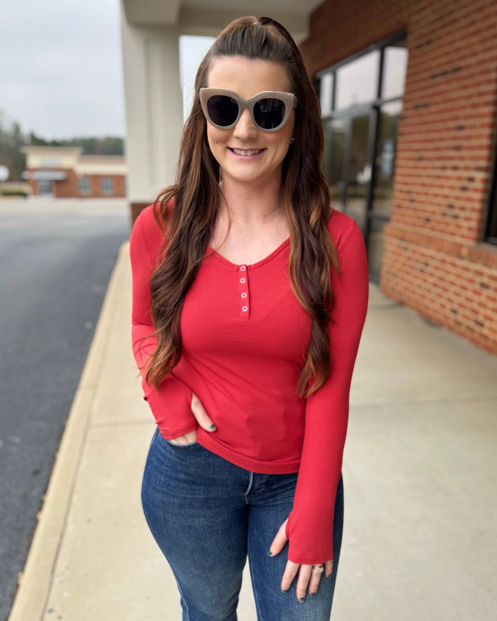 Tabitha REG/CURVY Snap Henley Top in Rusty Red