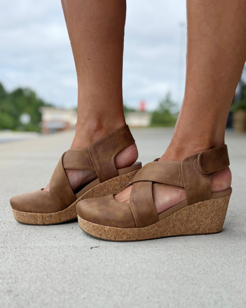 Corkys Case Closed Wedge in Tan