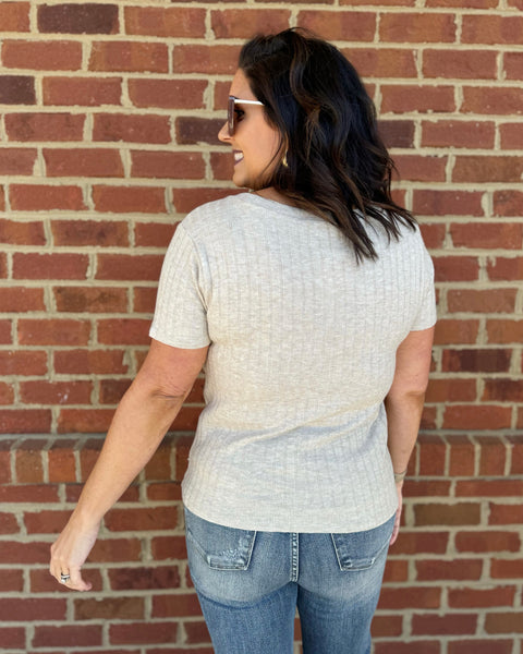 Tori Ribbed V-Neck Tee in Ash Mocha