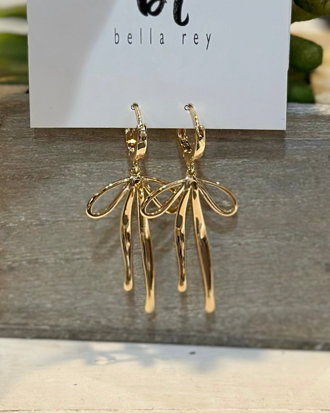 Daisy Gold Plated Bow Hoop Earrings