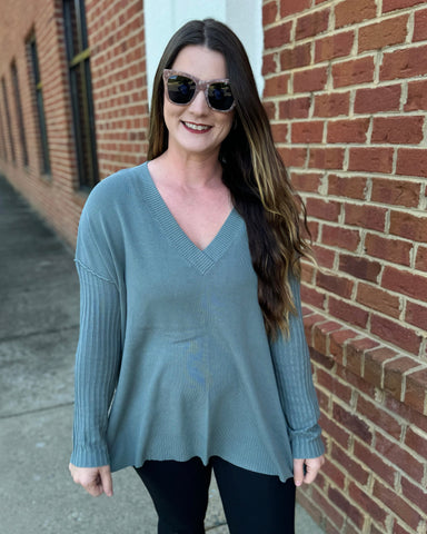 Devin Oversized Sweater in Tee Green