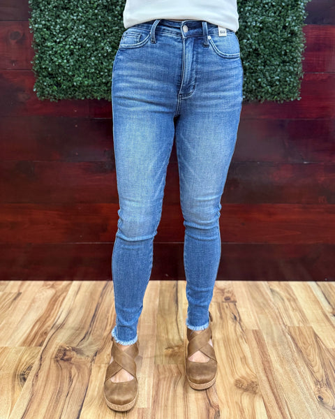 Judy Blue REG/CURVY Tummy Control Skinny Jeans
