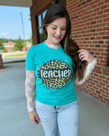 TEACHER REG/CURVY Tee in Teal/Leopard