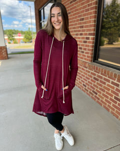 London REG/CURVY Thumb Hole Pullover in Burgundy