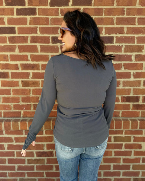 Tabitha REG/CURVY Snap Henley Top in Charcoal