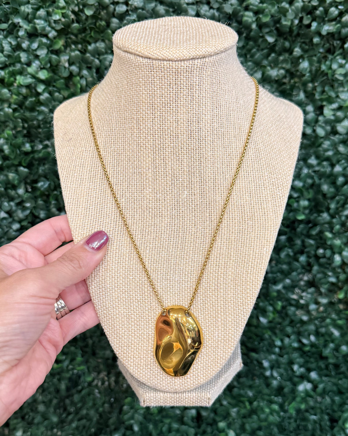 Chansuttpearls Riley Necklace in Gold.