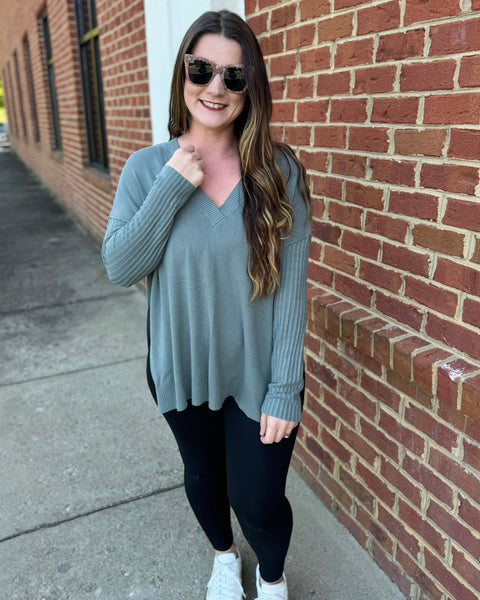 Devin Oversized Sweater in Tee Green