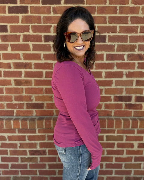 Tabitha REG/CURVY Snap Henley Top in Plum