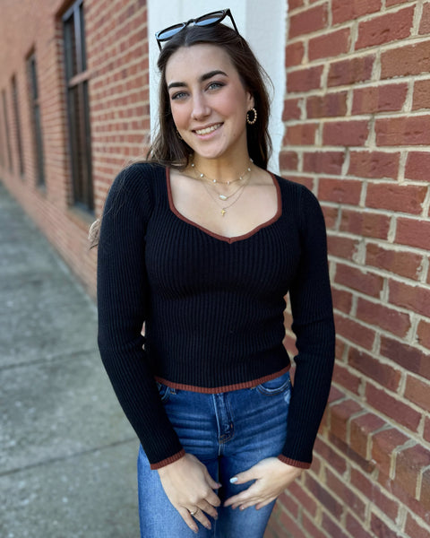 Baylee Sweetheart Neck Sweater Top in Black/Toffee