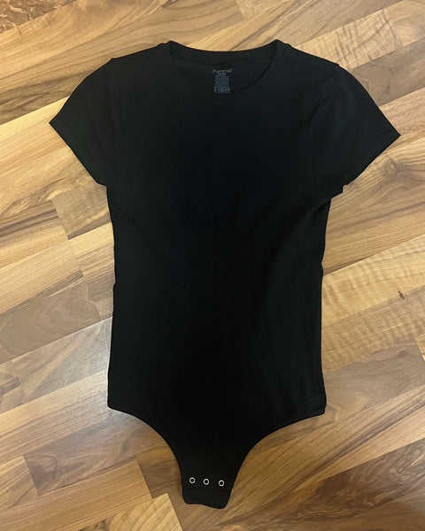 Yummie Lucy Short Sleeve Seamless Bodysuit in Black