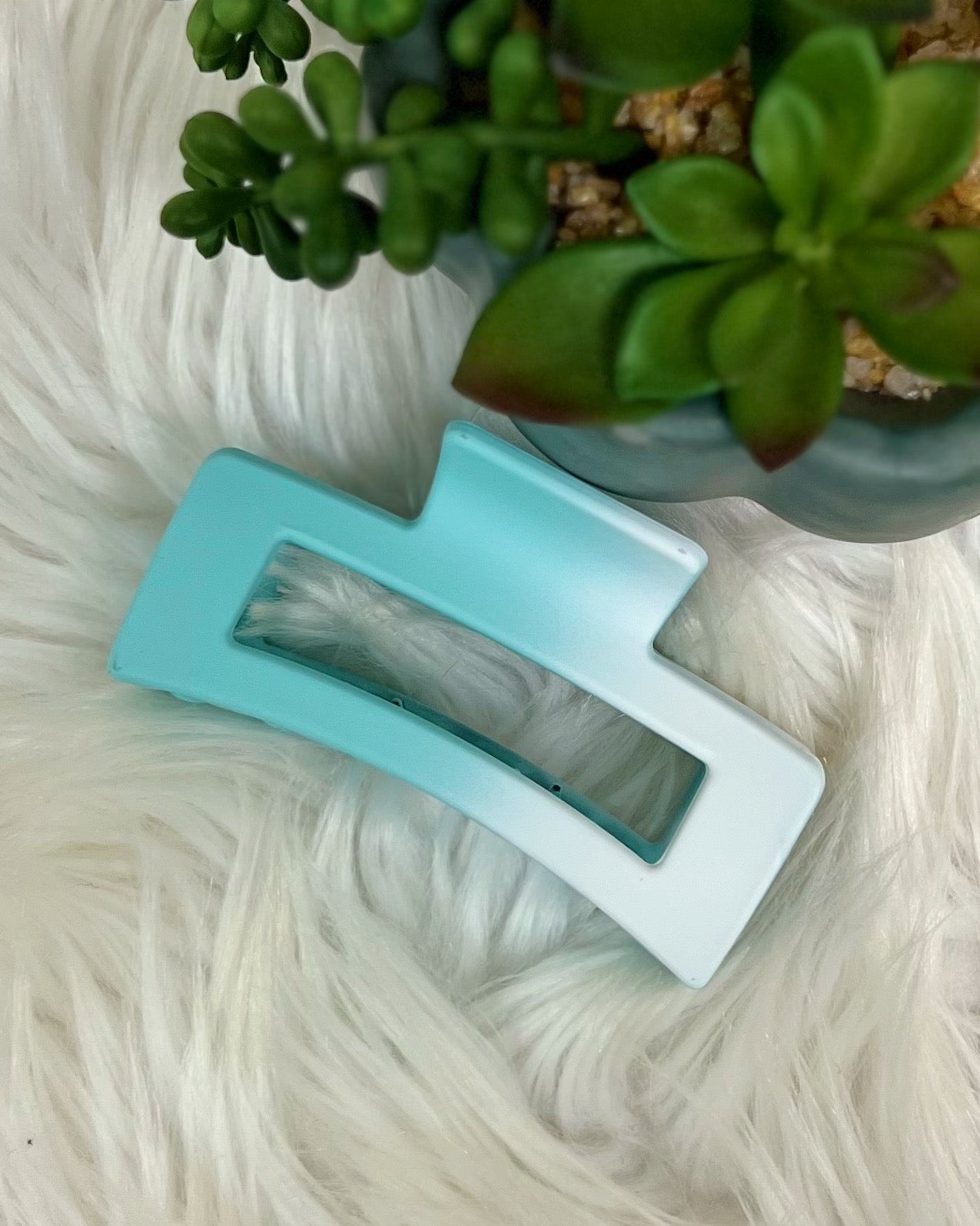 Matte Hair Claw Clip in Ombre Blue